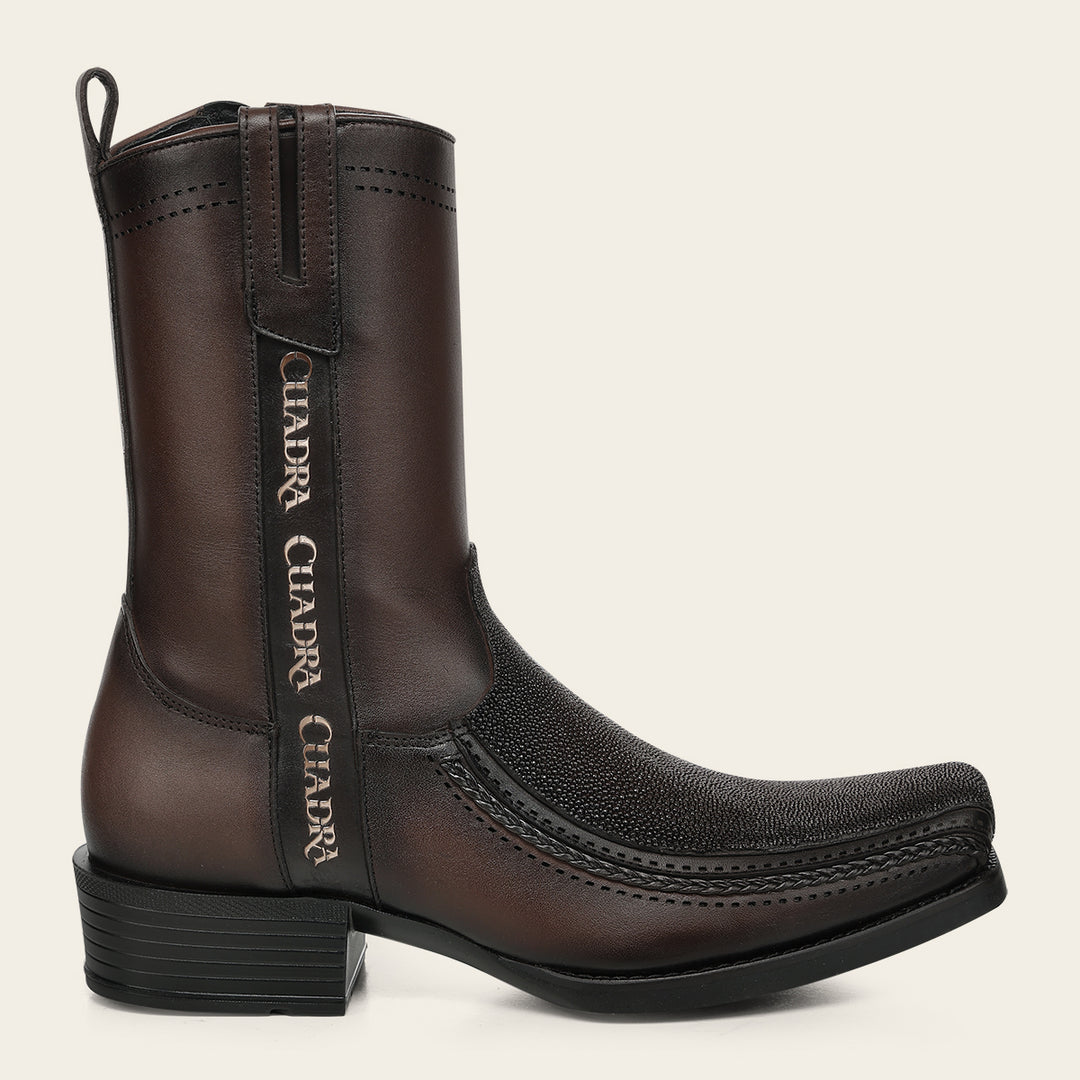 Bota urbana en piel genuina de mantarraya para caballero