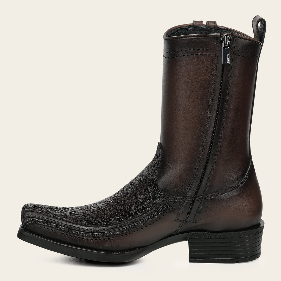 Bota urbana en piel genuina de mantarraya para caballero
