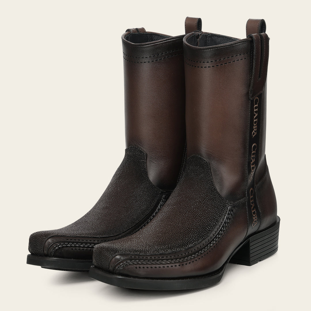 Bota urbana en piel genuina de mantarraya para caballero
