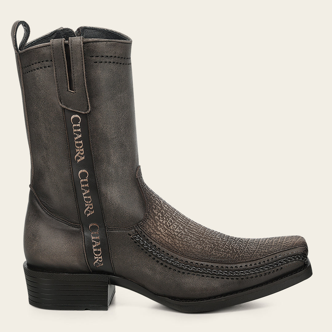 Bota urbana en piel genuina de tiburón para caballero