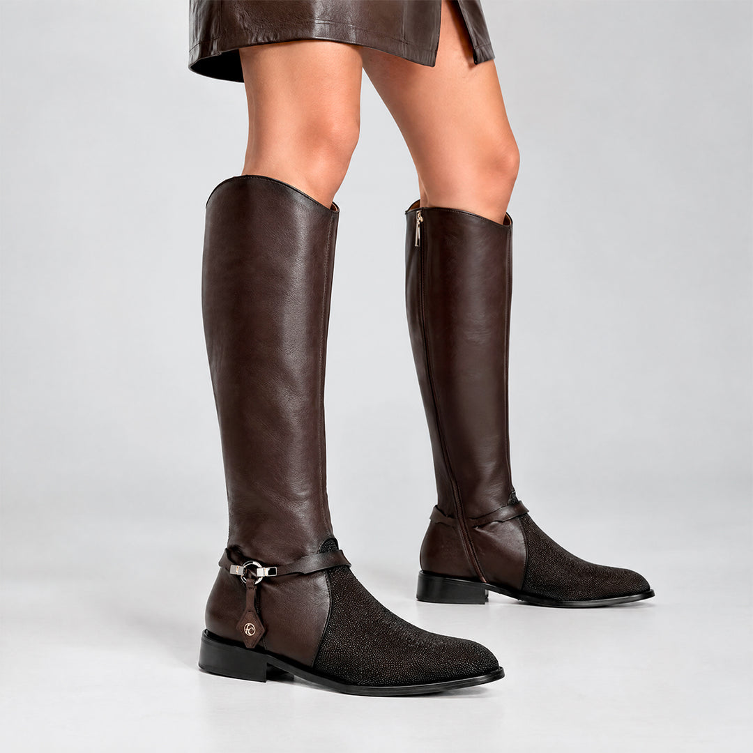 Bota estilo ecuestre en piel genuina de mantarraya para dama