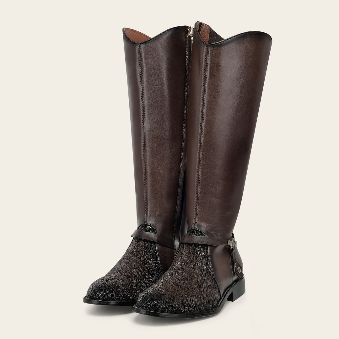 Bota estilo ecuestre en piel genuina de mantarraya para dama