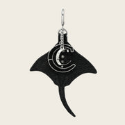 Charm de mantarraya en piel genuina de mantarraya para dama