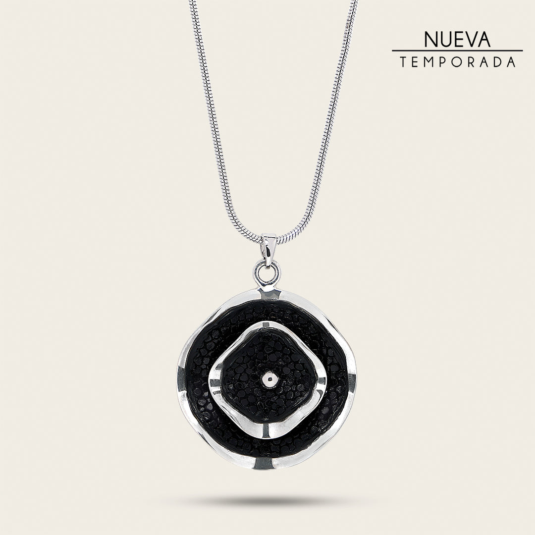 Collar en piel genuina de mantarraya para dama