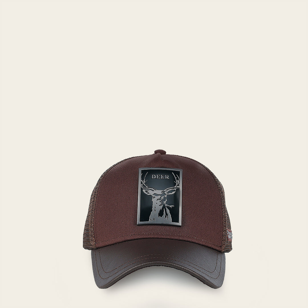 Gorra en piel genuina con diseño de venado