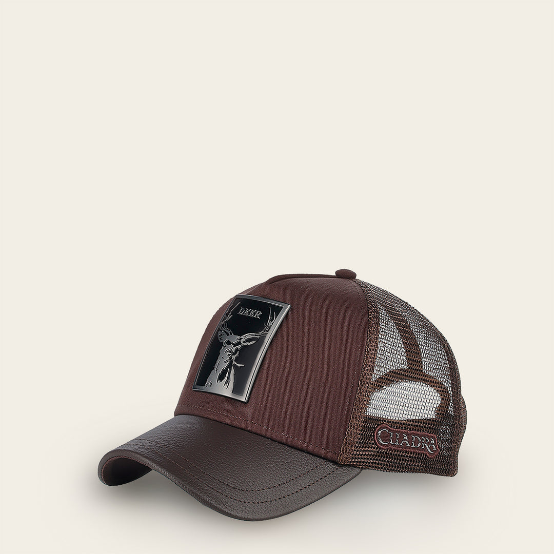 Gorra en piel genuina con diseño de venado