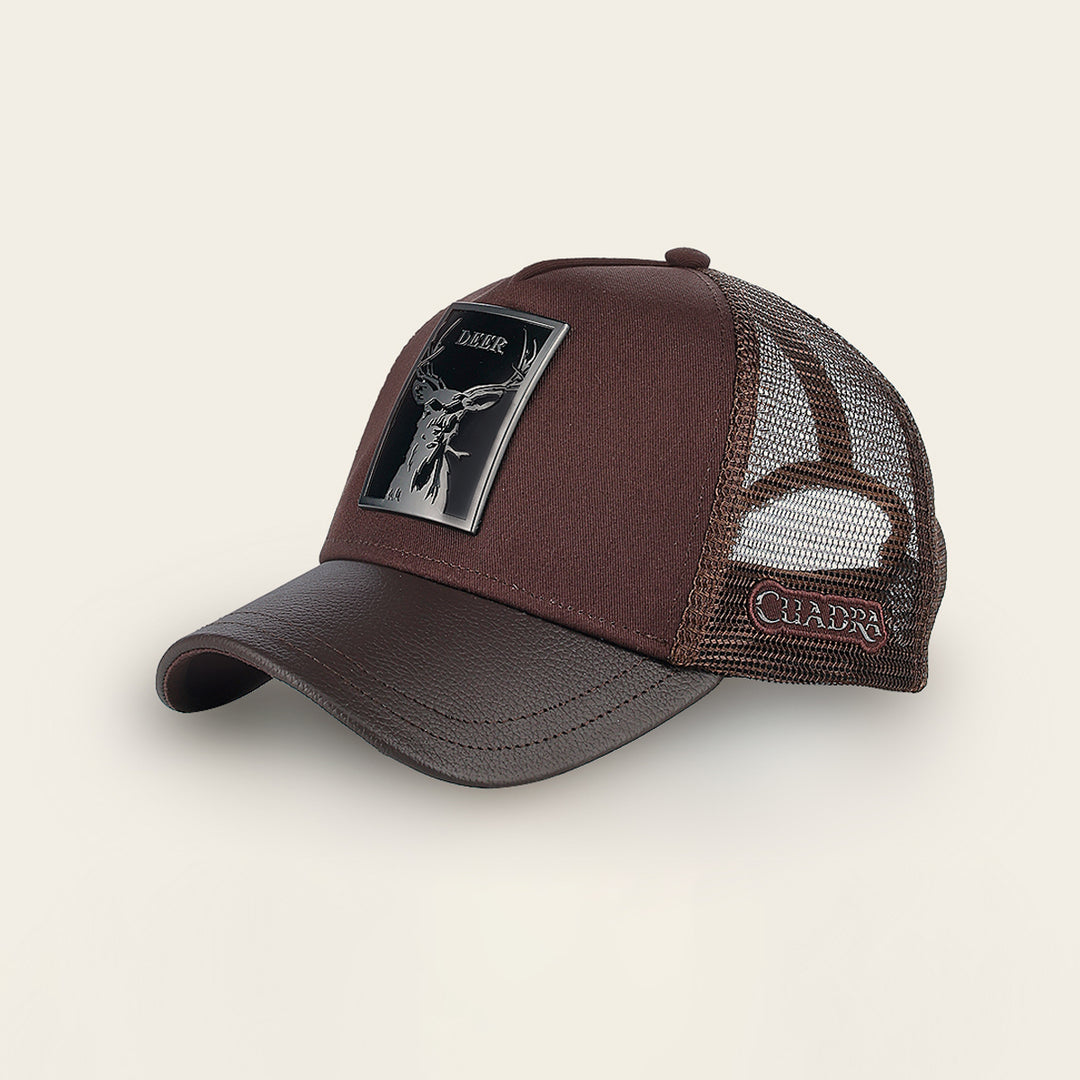 Gorra en piel genuina con diseño de venado