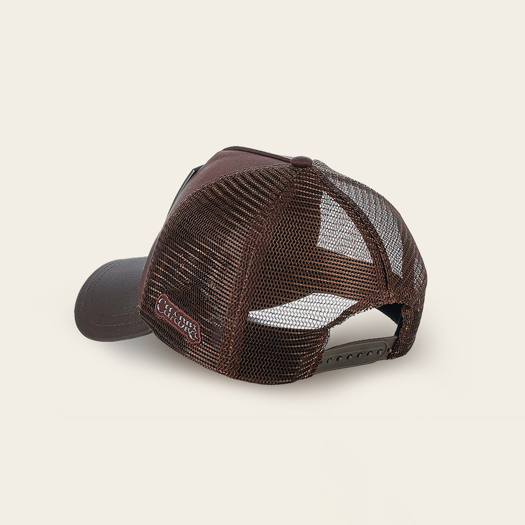 Gorra en piel genuina con diseño de venado