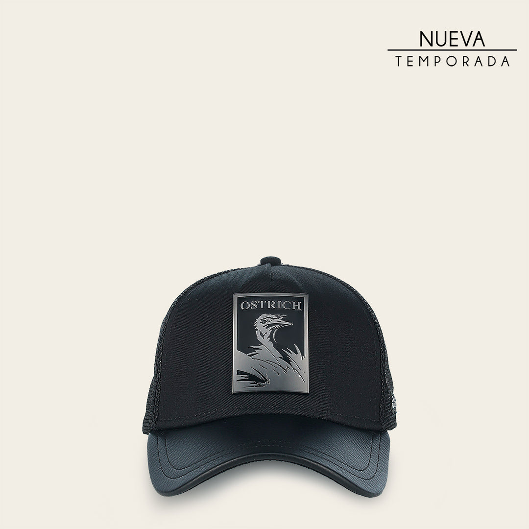 Gorra en piel genuina con diseño de avestruz