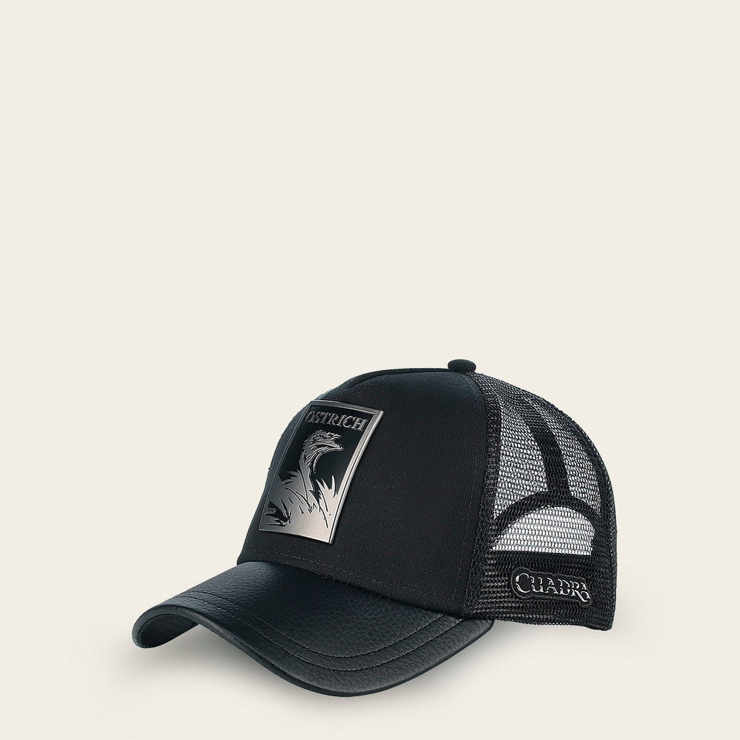 Gorra en piel genuina con diseño de avestruz