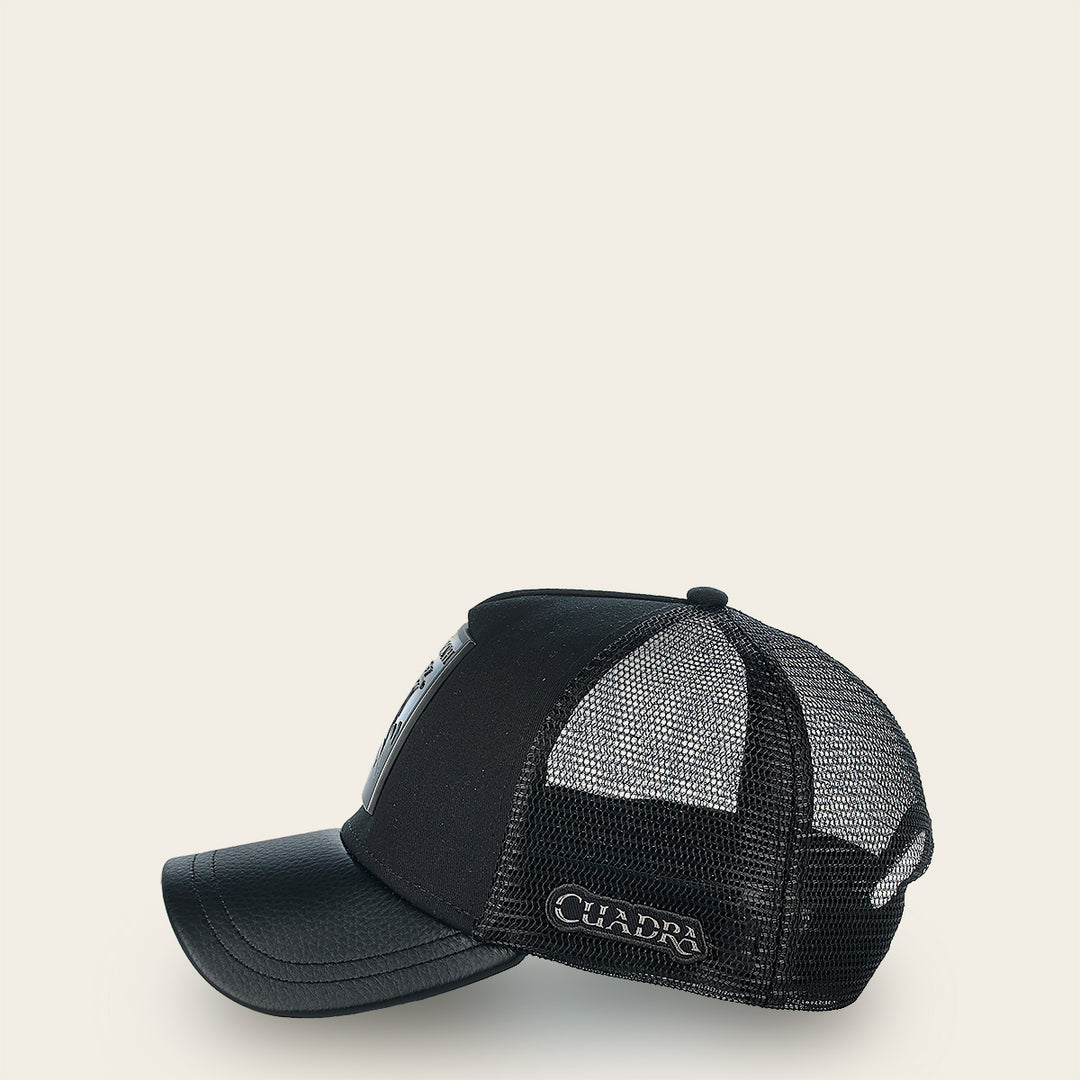 Gorra en piel genuina con diseño de avestruz