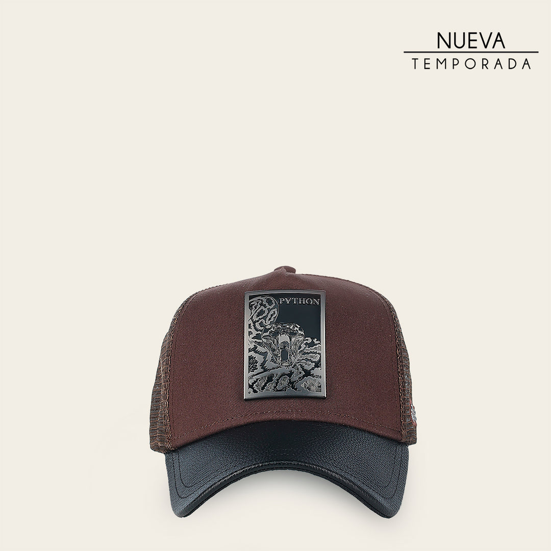 Gorra en piel genuina con diseño de pitón