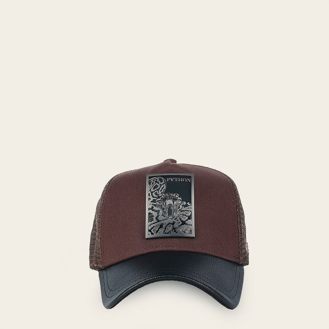 Gorra en piel genuina con diseño de pitón