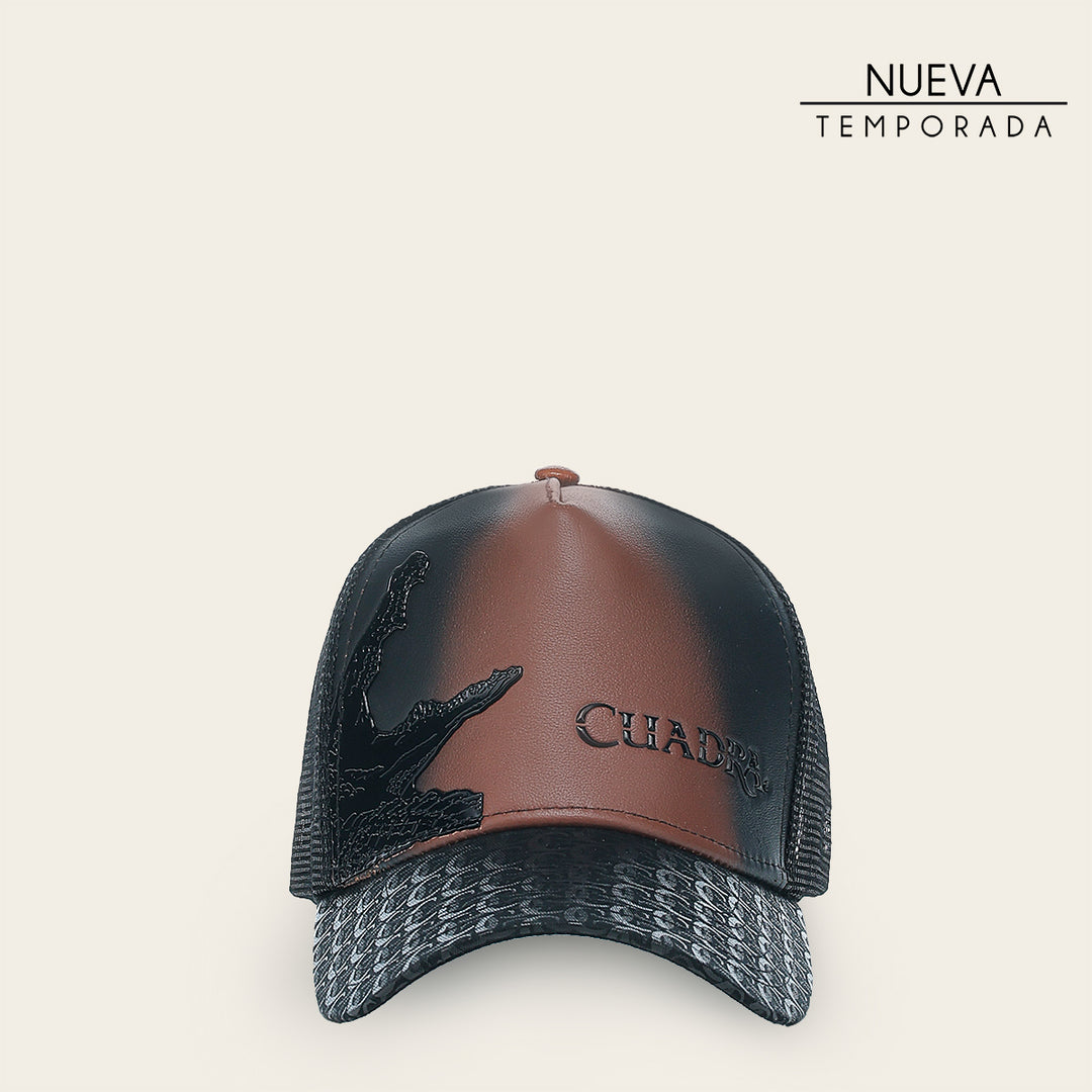 Gorra en piel genuina con diseño de alligator