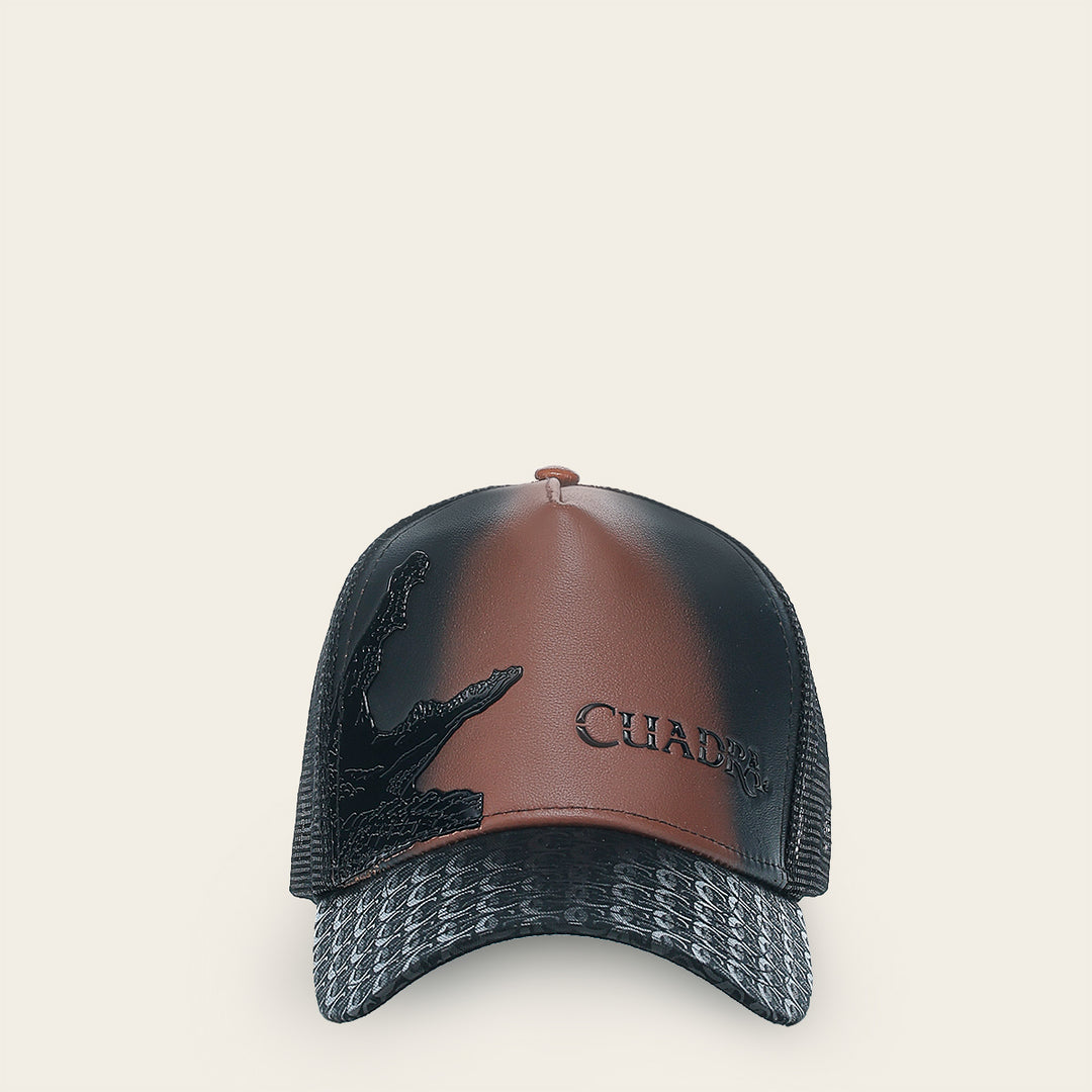 Gorra en piel genuina con diseño de alligator