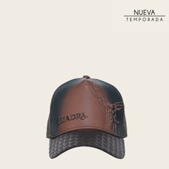 Gorra en piel genuina con diseño de venado