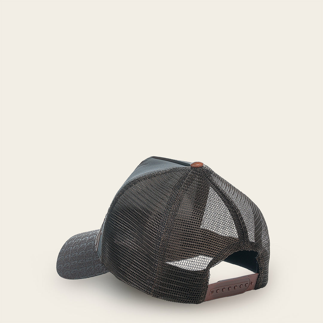 Gorra en piel genuina con diseño de venado