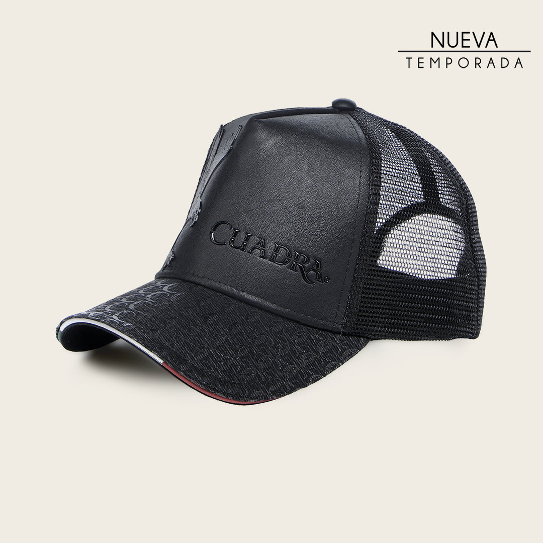 Gorra en piel genuina con diseño de águila